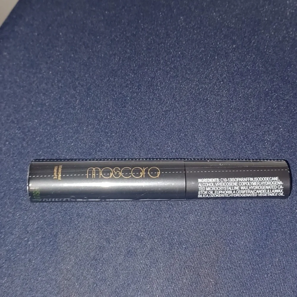 Makeup Assortment - Picture 4 of 8